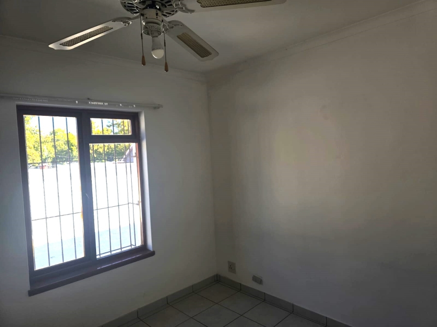 To Let 3 Bedroom Property for Rent in Esterville Western Cape